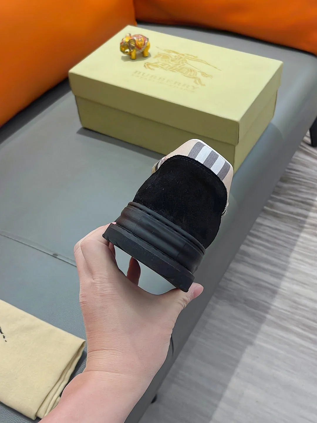 Men's shoes BURBERRY "Burberry" P400 Regular size: 38-44 (casual shoes) Product materials: Selected cowhide upper, soft sheepskin lining; original outsole.